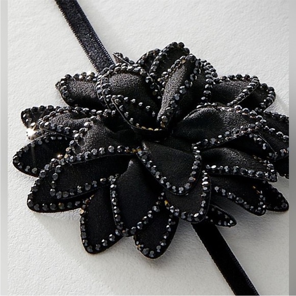 Free People Dust Till Dawn Choker Necklace Black Rhinestone Flower Embellished - Picture 6 of 15
